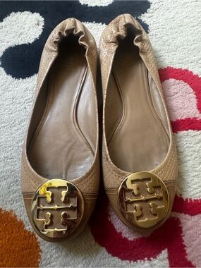 Tory Burch Beige/Tan Leather Logo Ballet Flats